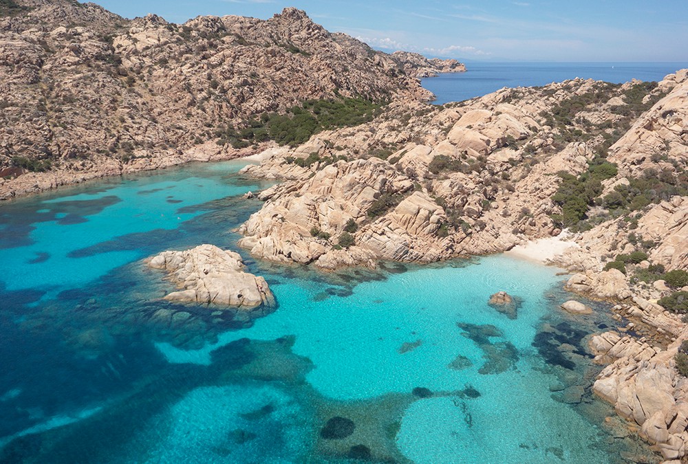 Cala Coticcio tra le migliori spiagge della Sardegna del Nord.