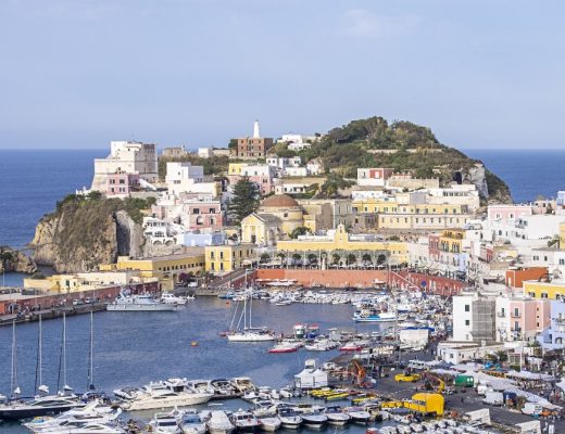 Spiagge delle Isole Pontine che puoi vedere solo in barca