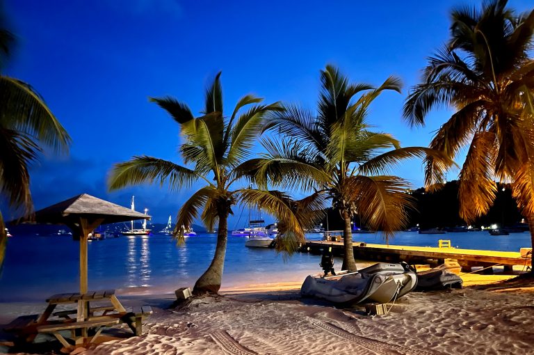 Crepuscolo alla Great Bay Beach, sull'isola Jost Van Dyke, British Virgin Islands